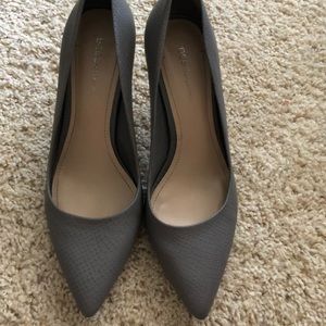 Grey “snake skin” texture heel